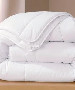 Becquet Couette 4 Saisons 200x200 Blanche En Polyester 200+300 G/m² -Boutique Maisons du Monde couette 4 saisons 200x200 blanche en polyester 200 300 g m2 1