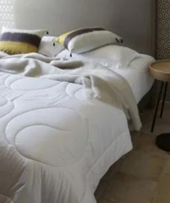 Brun De Vian-Tiran Couette Chaude En Soie Très Chaud Blanc 240x300 Cm -Boutique Maisons du Monde couette chaude en soie tres chaud blanc 240x300 cm 1