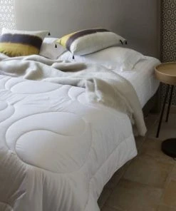 Brun De Vian-Tiran Couette En Soie Tempéré Blanc 140x200 Cm -Boutique Maisons du Monde couette en soie tempere blanc 140x200 cm 3