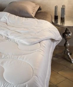 Brun De Vian-Tiran Couette En Soie Tempéré Blanc 200x200 Cm -Boutique Maisons du Monde couette en soie tempere blanc 200x200 cm 4