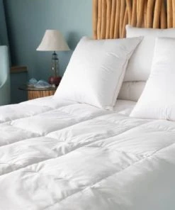 Castex Couette Naturelle Légère En Duvet Et Coton Bio 260x240 cm -Boutique Maisons du Monde couette naturelle legere en duvet et coton bio 260x240 cm 2