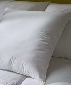 Bellecour Oreiller 60x60 Fibres Creuses -Boutique Maisons du Monde oreiller 60x60 fibres creuses 1