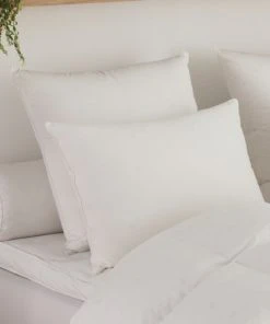 DODO Oreiller Micro Green Toucher Duvet FERME 65x65 Cm -Boutique Maisons du Monde oreiller micro green toucher duvet ferme 65x65 cm 1