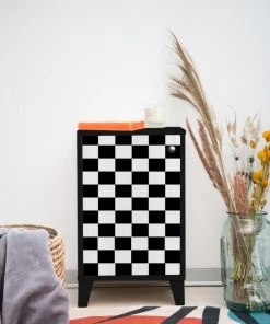 RNT By Really Nice Things Table Chevet 1 Porte Laquée Pin Massif Blanc Et Noir. -Boutique Maisons du Monde table chevet 1 porte laquee pin massif blanc et noir 1