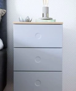 Tenzo Table De Chevet En Bois 3 Tiroirs Gris Clair -Boutique Maisons du Monde table de chevet en bois 3 tiroirs gris clair 1