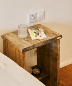 Hannun Table De Chevet En Bois D'épicéa Massif -Boutique Maisons du Monde table de chevet en bois d epicea massif 2