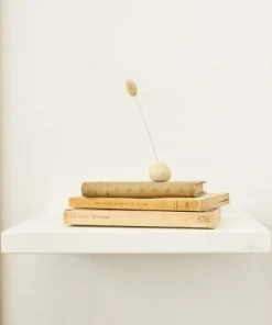 Hannun Table De Chevet Flottante Avec Etagère En Bois De Couleur Blanc -Boutique Maisons du Monde table de chevet flottante avec etagere en bois de couleur blanc 2