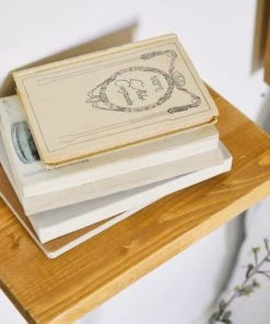 Hannun Table De Chevet Flottante Avec Etagère En épicéa Couleur Marron Clair -Boutique Maisons du Monde table de chevet flottante avec etagere en epicea couleur marron clair 5