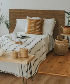 Hannun Tête De Lit En Bois D'épicéa Massif De Couleur Marron Pour Lit 150 Cm -Boutique Maisons du Monde tete de lit en bois d epicea massif de couleur marron pour lit 150 cm 2