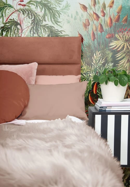 RNT By Really Nice Things Tête De Lit En Contreplaqué Et Velours Couleur Terre Cuite. 4 RNT By Really Nice Things Tête De Lit En Contreplaqué Et Velours Couleur Terre Cuite. – Image 2